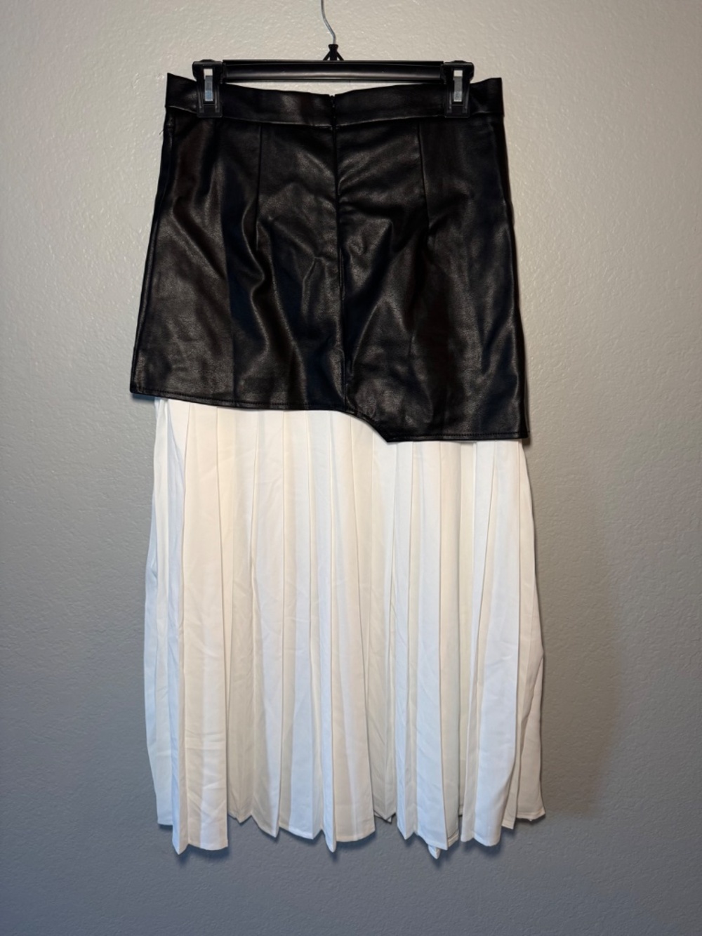 TwoTwinStyle Patchwork Pleated Skirt Faux Leather Large - Picture 4 of 7